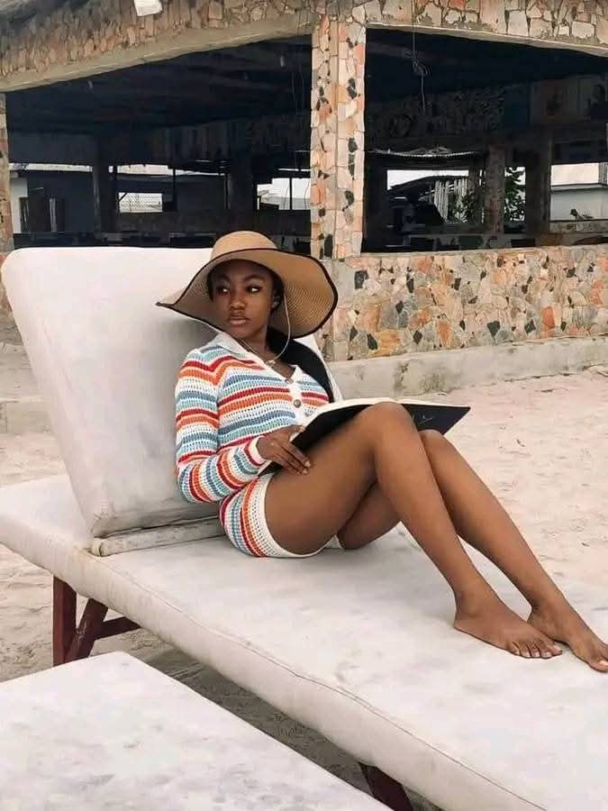 This Rich Florida Sugar Mummy Just Sent You Her Phone Number - Call Her Now If Interested