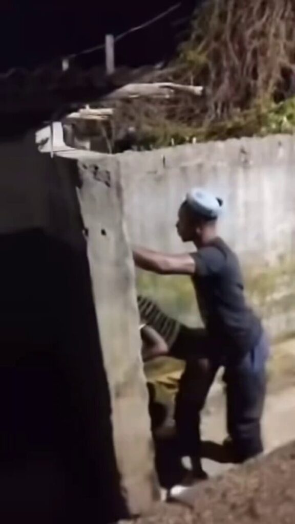 Mzansi Girl Fucked In The Backyard In Public (18+)